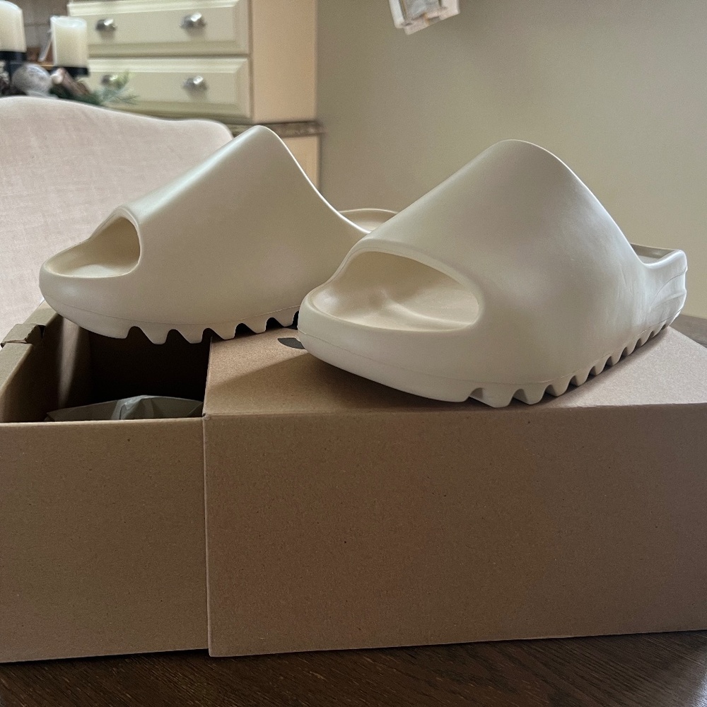 Adidas Yeezy Slide - Bone - FW6345 - US Men's 7 / Women's 8.5 - NEW IN BOX